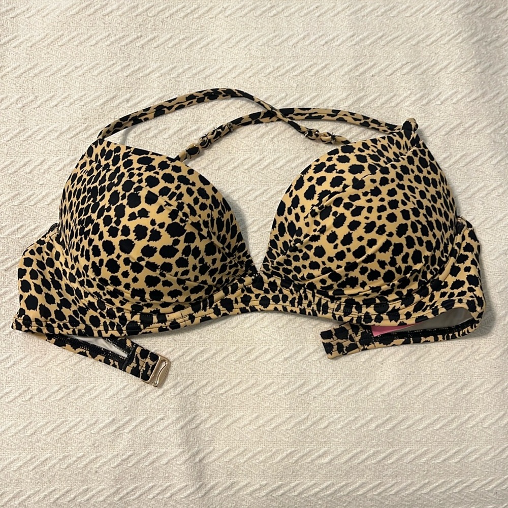 Victorias Secret bikini top. 32D adjustable straps